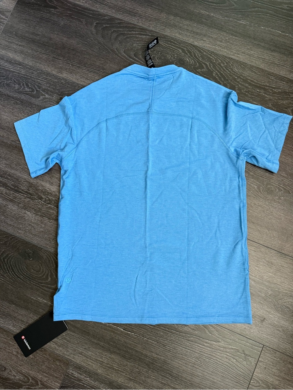 NWT Lululemon Men’s BeCalm Relaxed-Fit T-Shirt in Heathered Ocean Wave - XS - Picture 4 of 9
